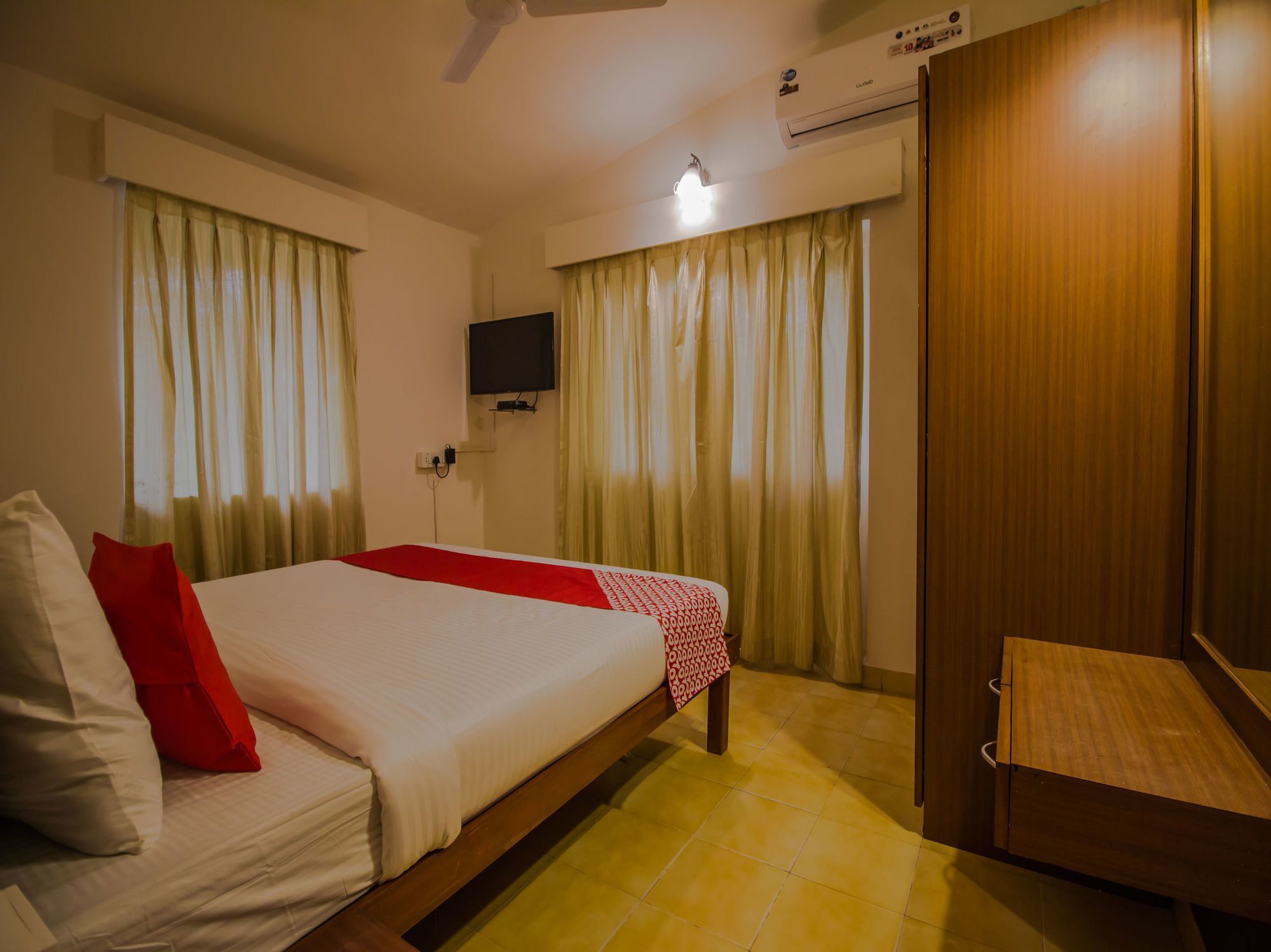 Oyo Flagship 13853 Shruti Resort Калангут Экстерьер фото